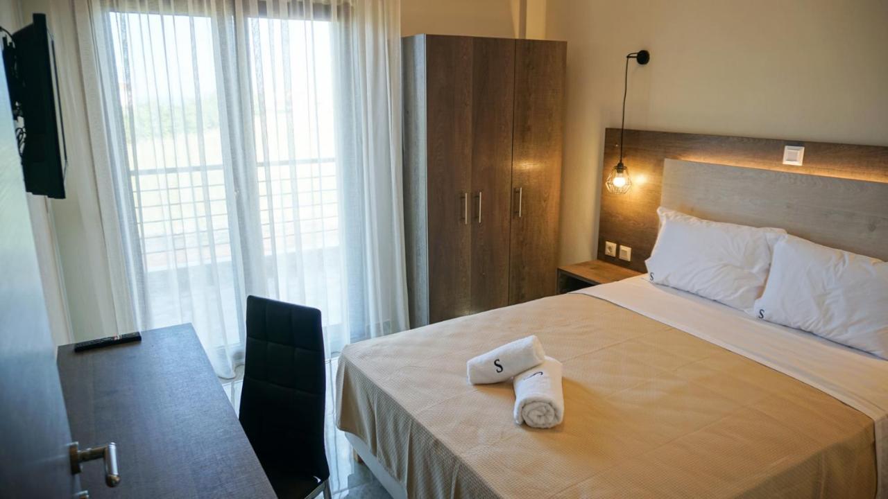 Sinodinos Deluxe Apartments Afytos Exteriör bild