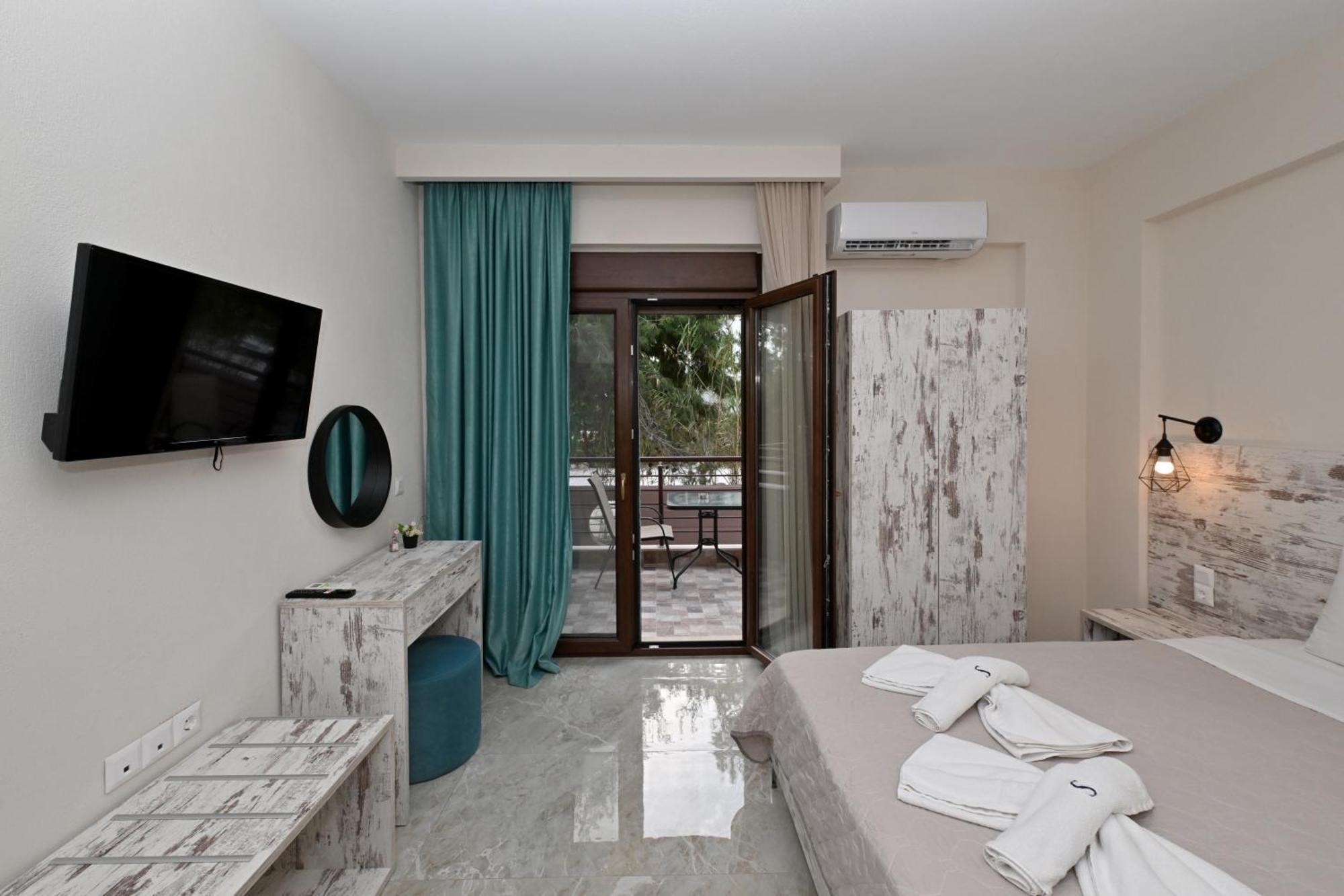 Sinodinos Deluxe Apartments Afytos Exteriör bild