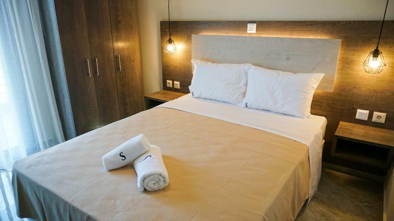Sinodinos Deluxe Apartments Afytos Exteriör bild