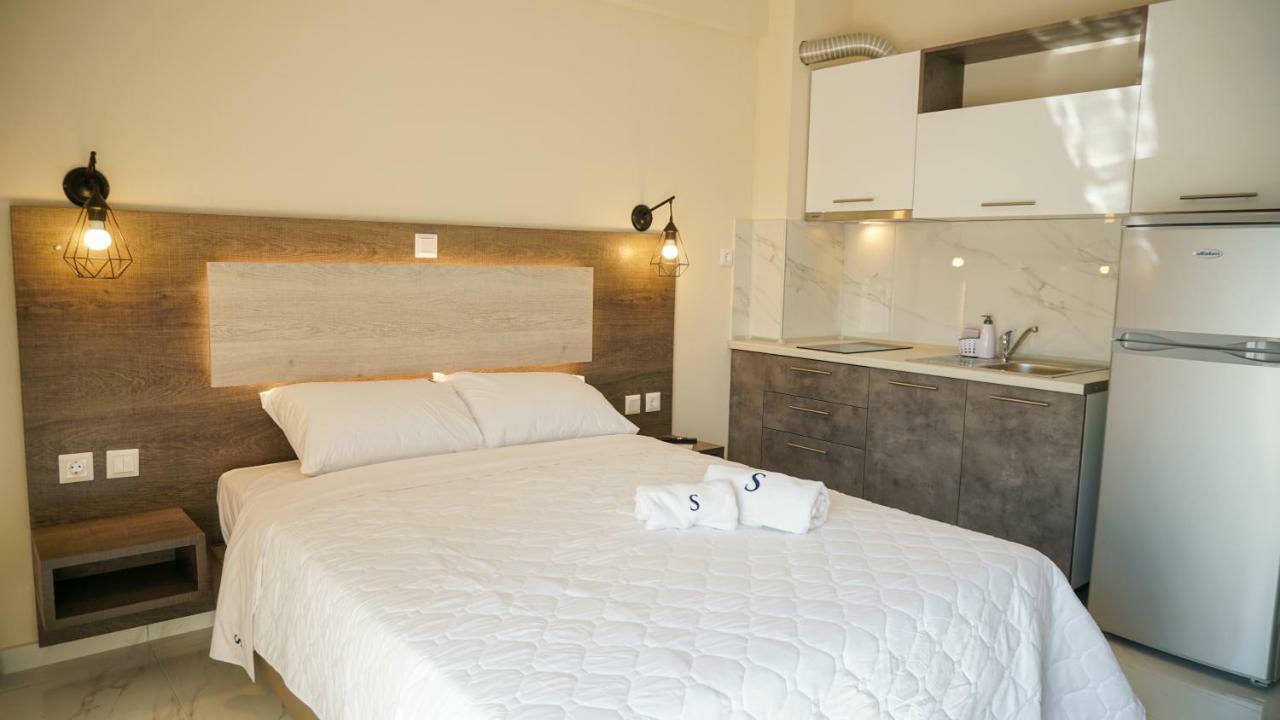 Sinodinos Deluxe Apartments Afytos Exteriör bild
