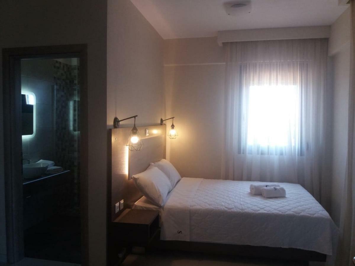 Sinodinos Deluxe Apartments Afytos Exteriör bild
